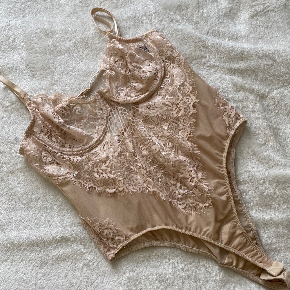Lace body suit